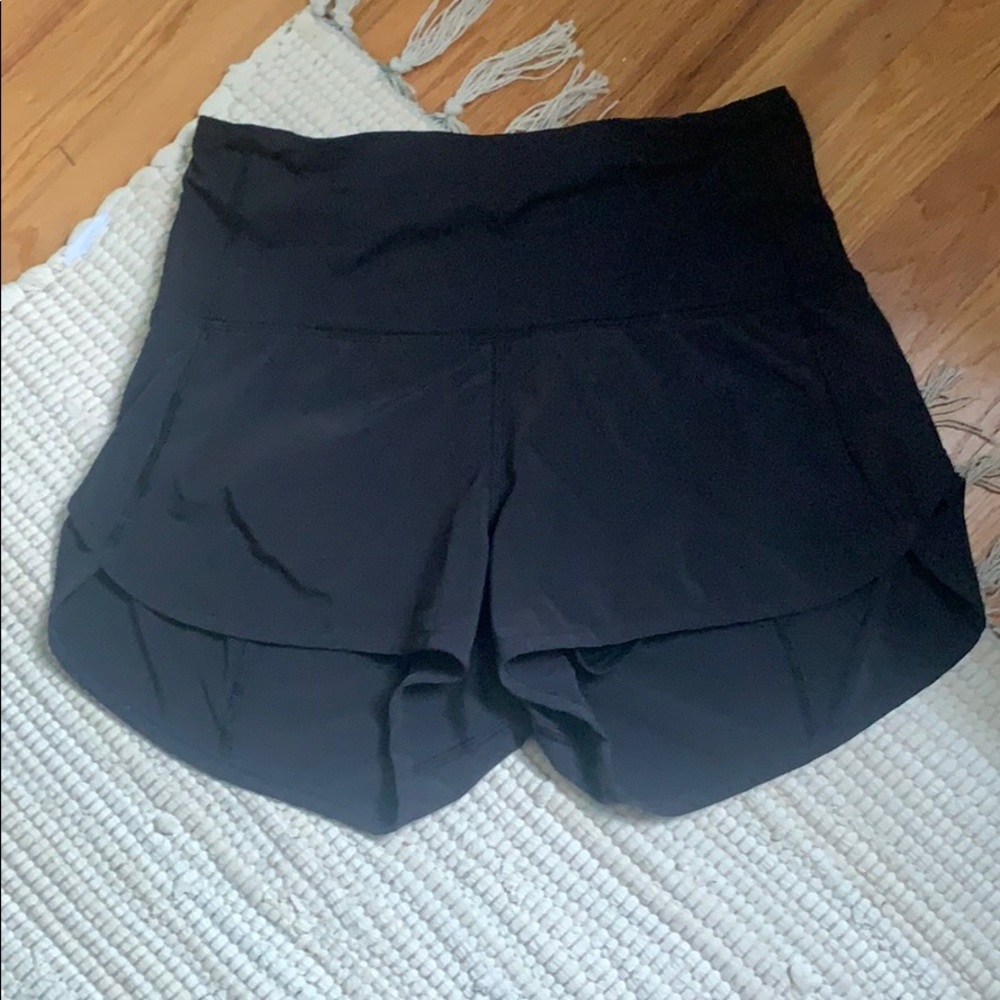 high rise black lulu shorts size 4 2.5 inches